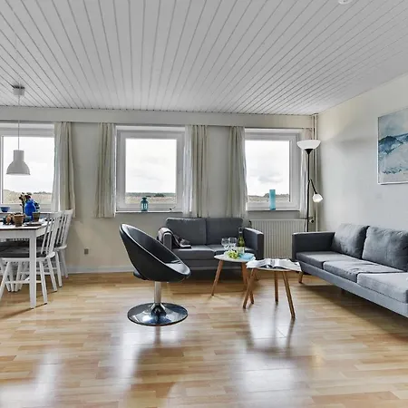 Apartment Stunning In With 3 Bedrooms And Wifi